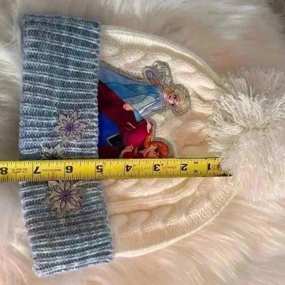 Disney‎ Frozen winter knit hat with Pom Pom, glittery featuring Elsa and Anna - Picture 7 of 7